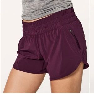 Lululemon Tracker 4” short in plum